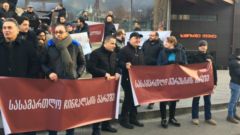 “სასამართლოს გადასარჩენად” -აქცია რედისონთან