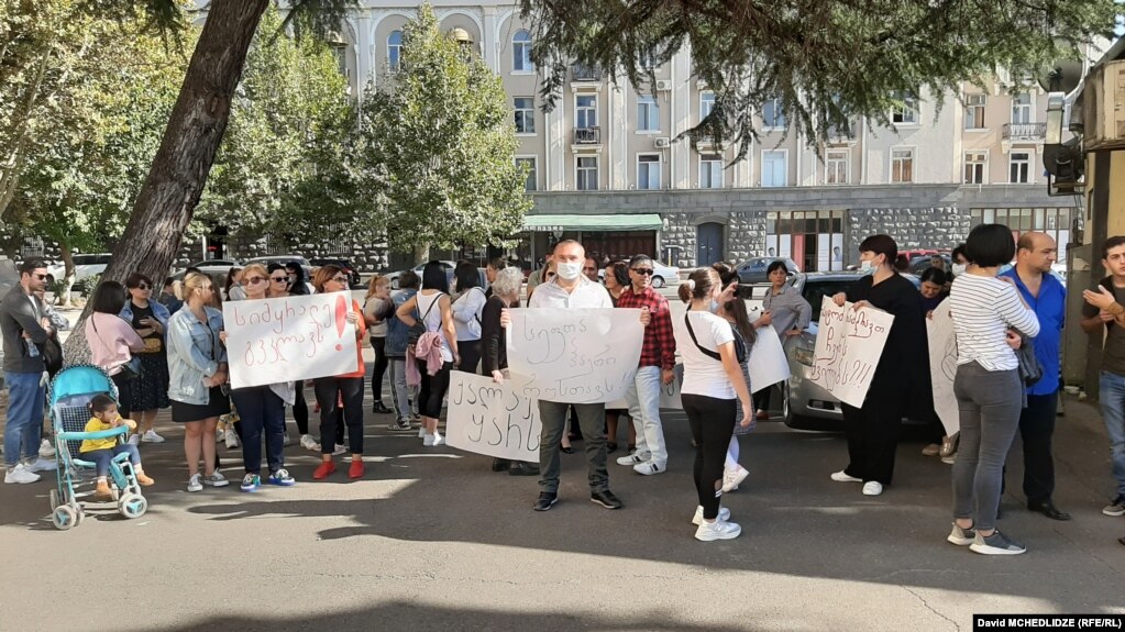 აქცია რუსთავის მერიასთან